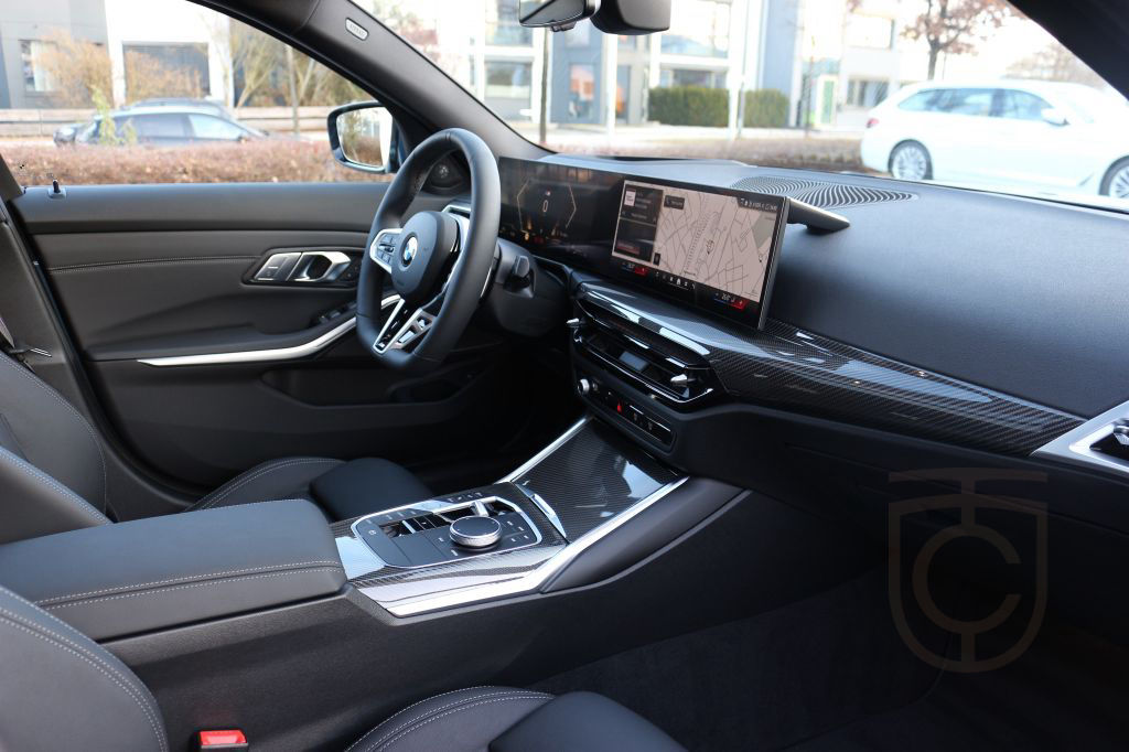 BMW 330i xDrive Touring M Sport Pro / AHK / H&K / LR