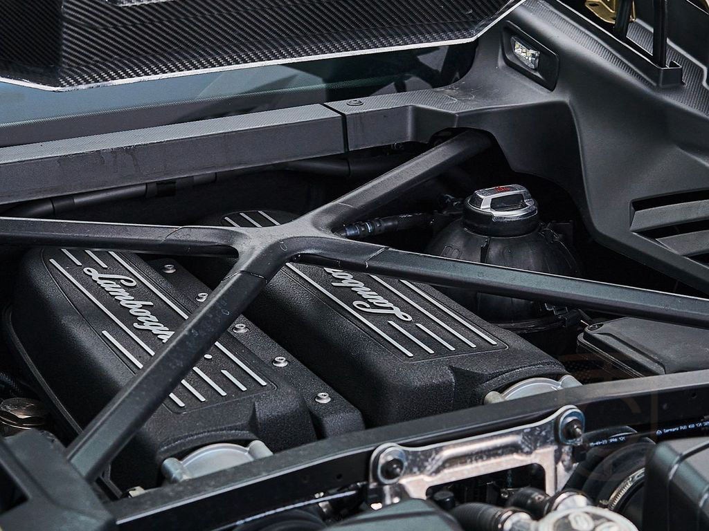 Lamborghini Huracán Tecnica °KAM°CARBON°LCD°SENSONUM°