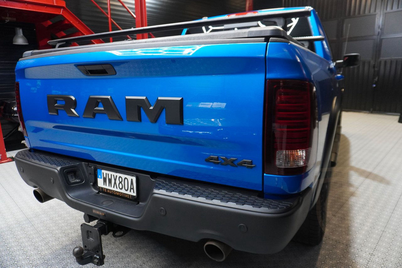 Dodge RAM  Dodge Ram HEMI 5.7 V8 –