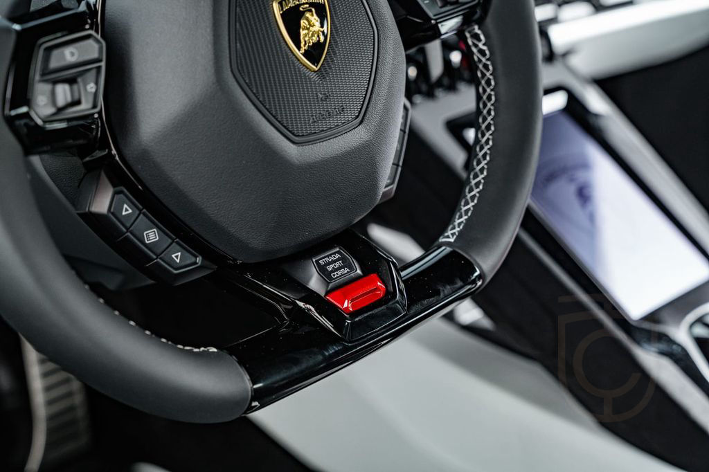 Lamborghini Huracán Tecnica*1.Hand*Deutsch*Neuwertig*