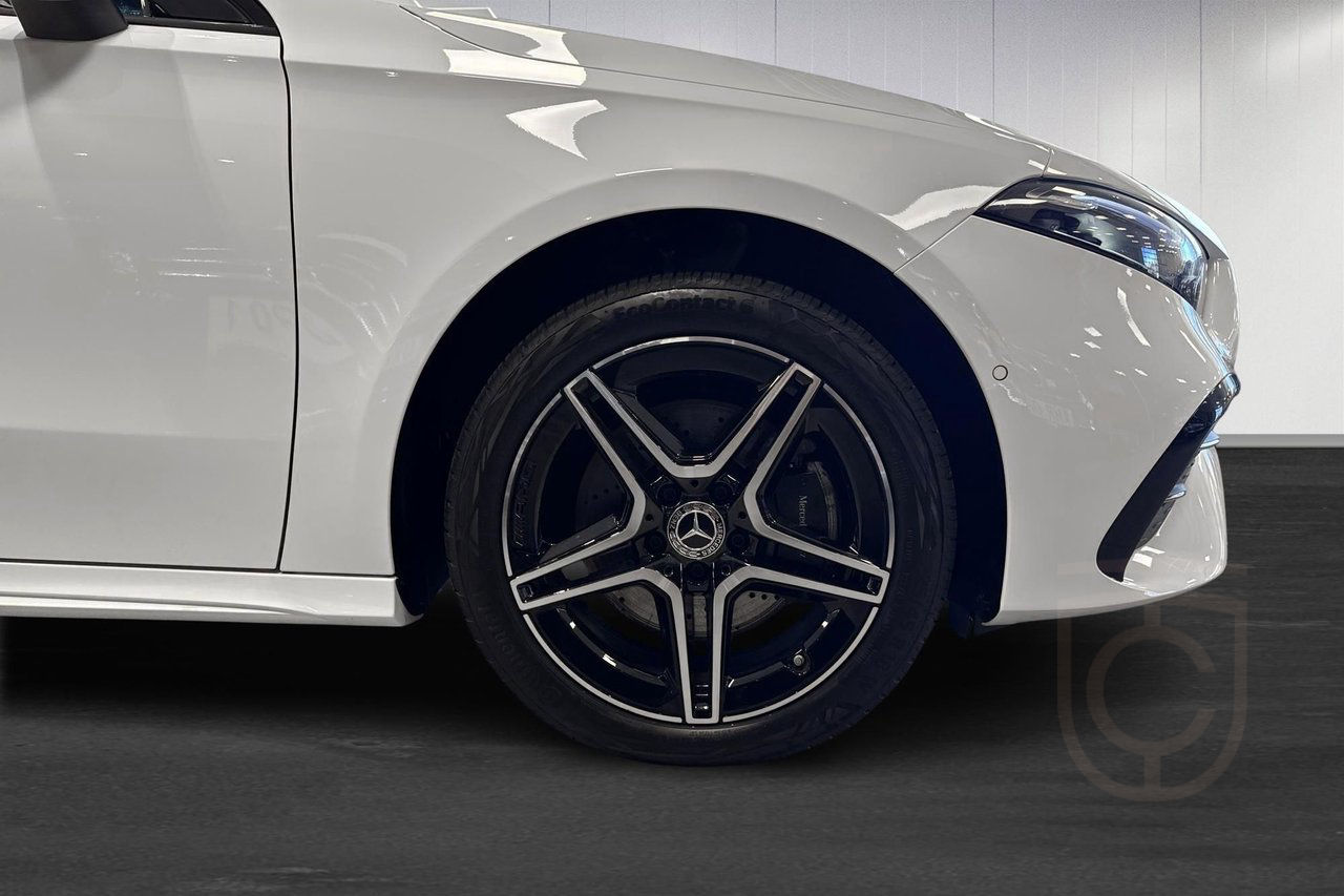 Mercedes-Benz A 250 e Sedan, AMG Line, Panelbelysning, Knigh