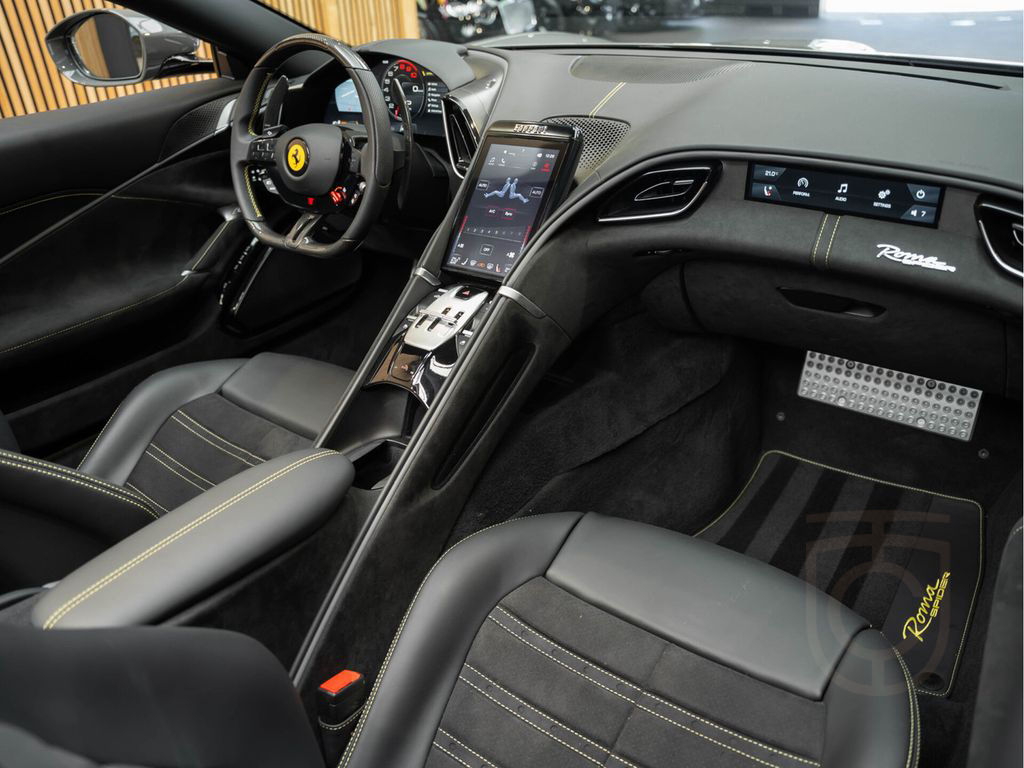 Ferrari Roma Spider Historic Colour Carbon 3.9 V8 Alcant
