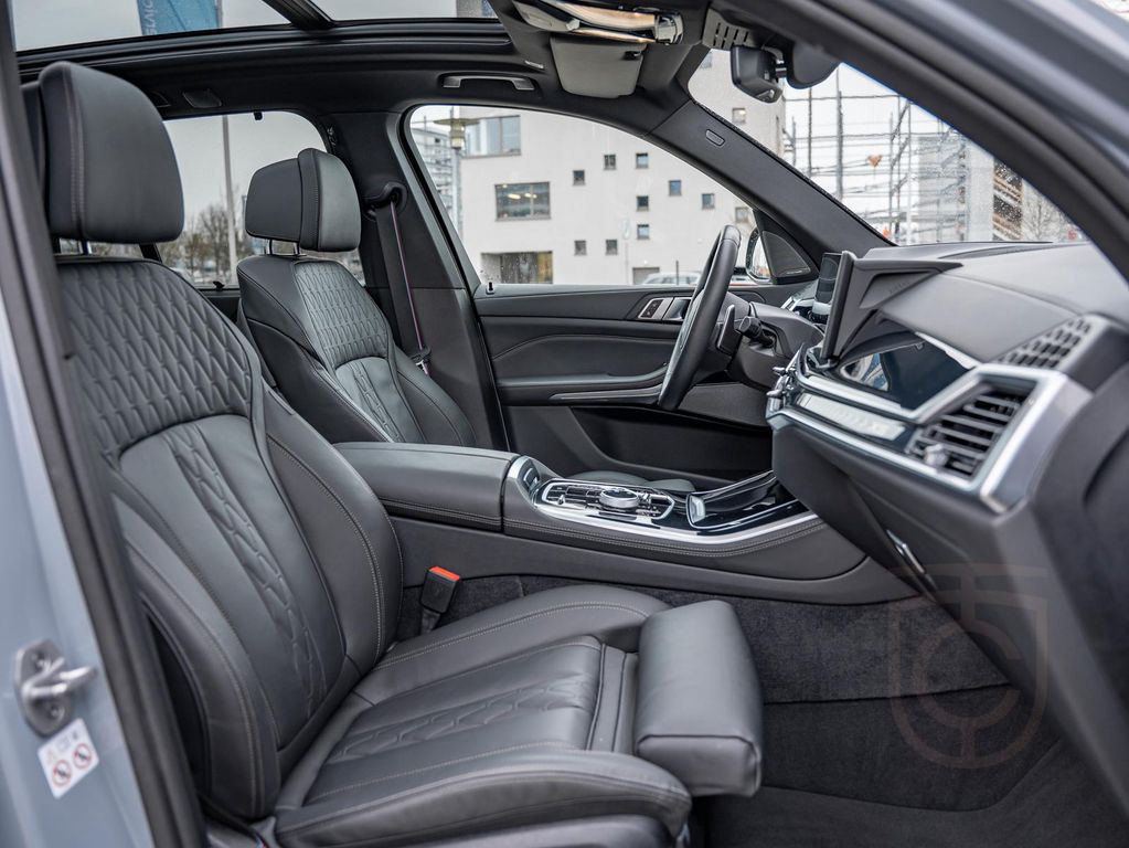 BMW X5 xDr 40d M-Sport Pro 7-SITZ AHK LUFTFEDER H/K