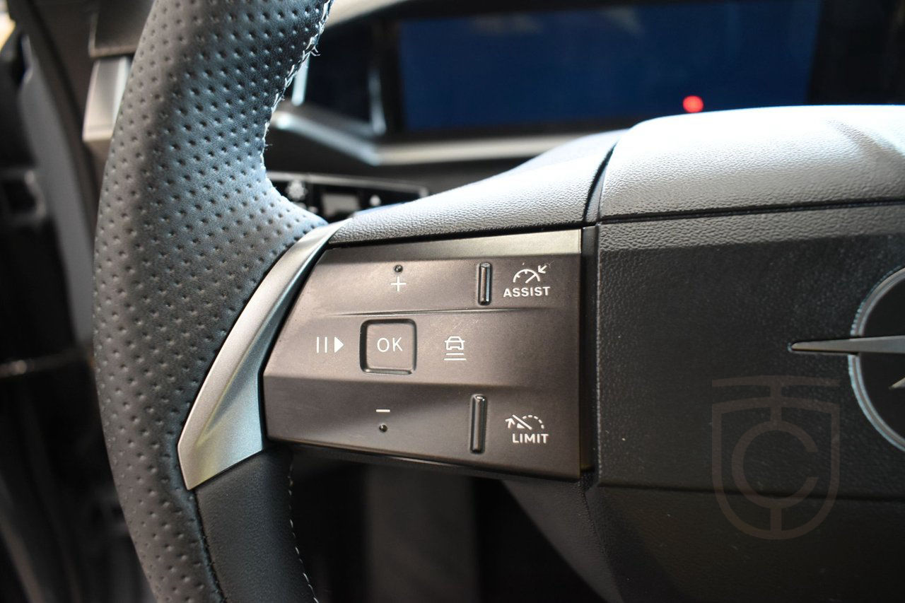 Opel Grandland Ultimate Hybrid Panorama