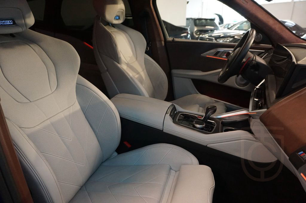 BMW XM/HUD/KEYLESS/BOW&WILK/PANO/360 KAMERA/MASSAGE