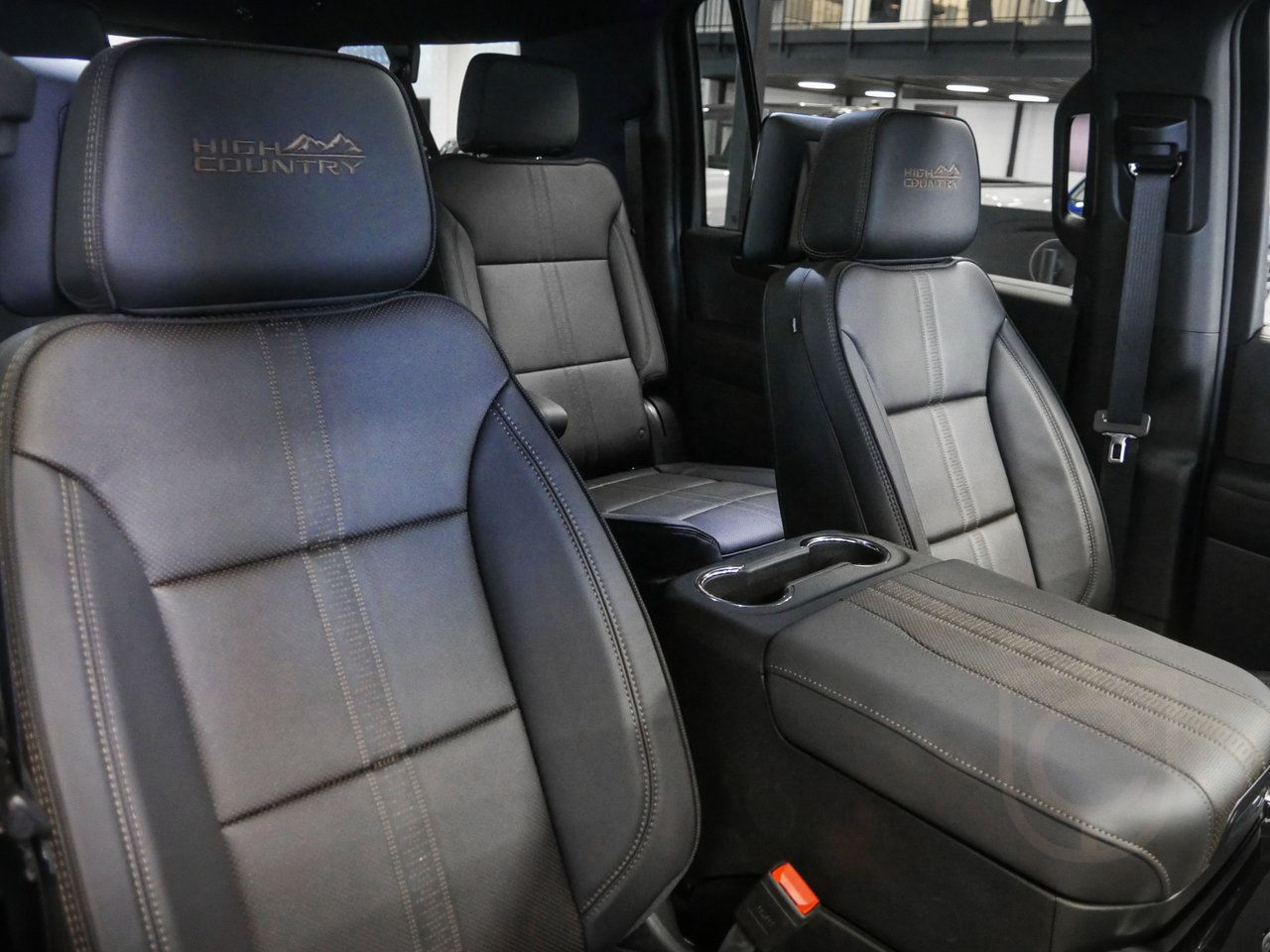 Chevrolet Suburban High Country DELUXE V8