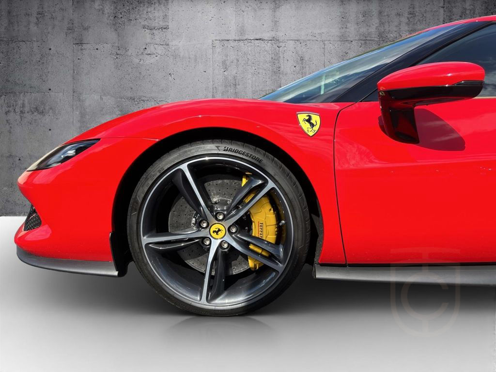 Ferrari 296 GTB Frontlift Parksensoren Rückfahrkamera