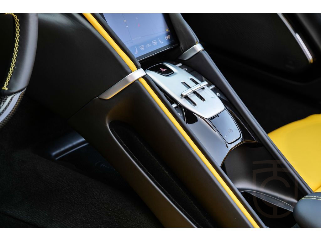 Ferrari Roma Spider *Carbon+LED*MagneRide*Passenger-Disp