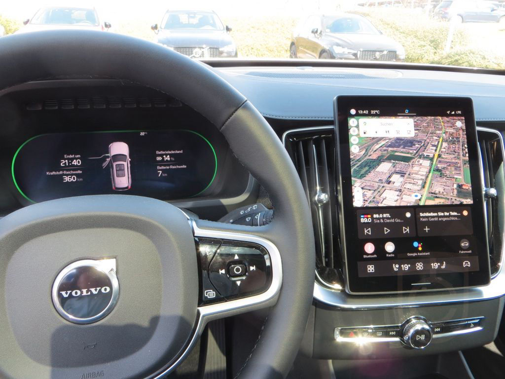 Volvo XC90 T8 AWD Plus Dark Auto 360° KAM HUD GSD