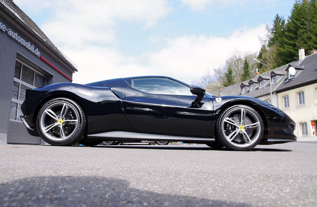 Ferrari 296 GTB*DaytonaRacingSeat,Lift,JBL,Carbon,Kamera