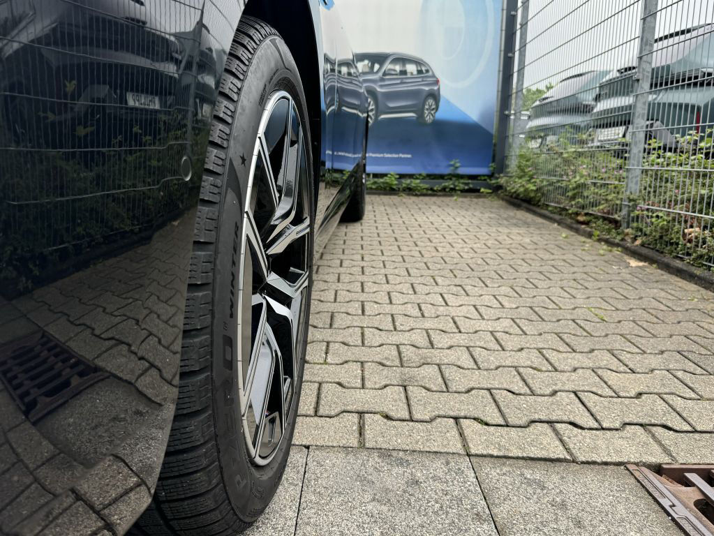 BMW 740d xDrive M Sport StandHzg PANO-SKY Autobahnas