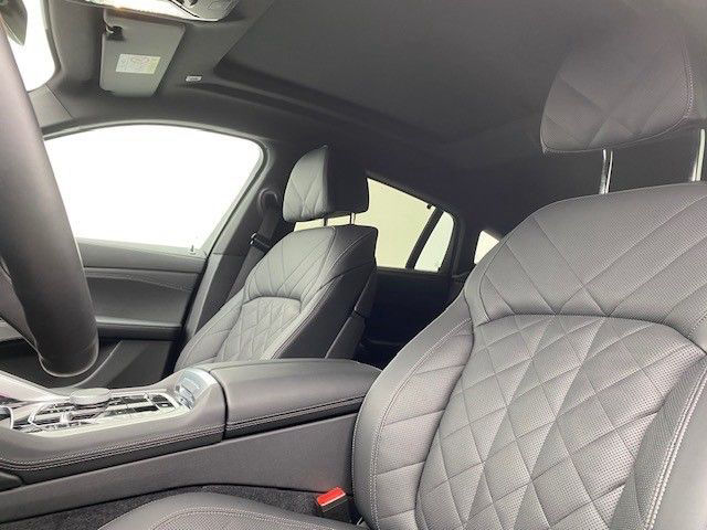 BMW X6 xDrive30d M Sport AHK PanoSky StandHz Massage
