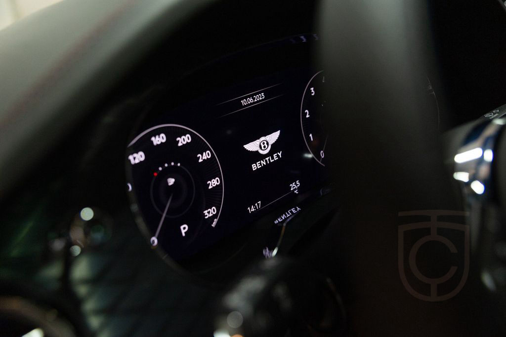 Bentley Bentayga V8 Azure EWB |First Edition|Black Line|