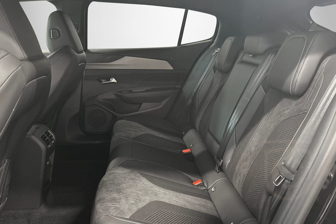 Peugeot 408 Hybrid 136 GT