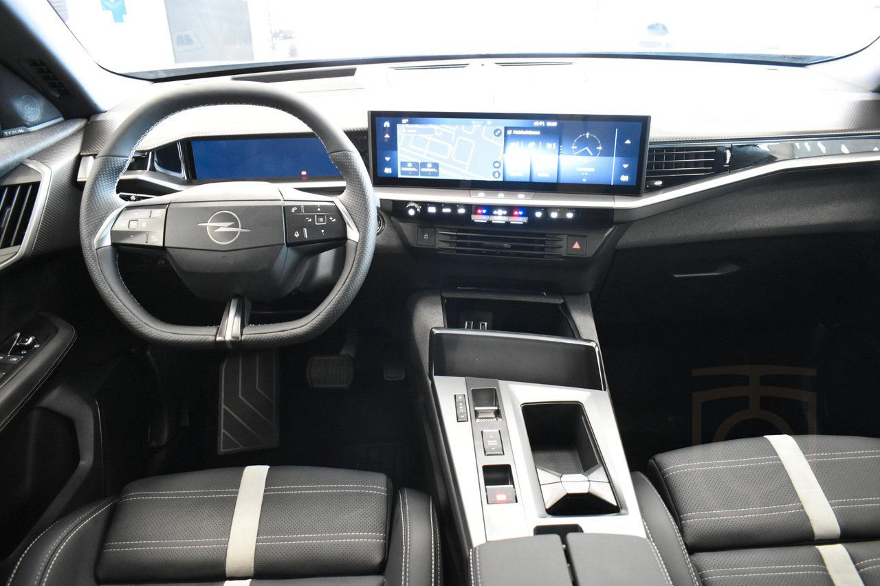 Opel Grandland Ultimate Hybrid Panorama