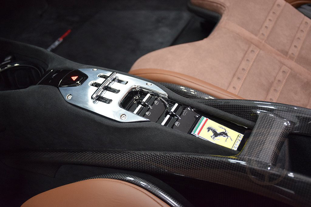 Ferrari SF90 Spider 4.0 V8 DCT 735kW 2024