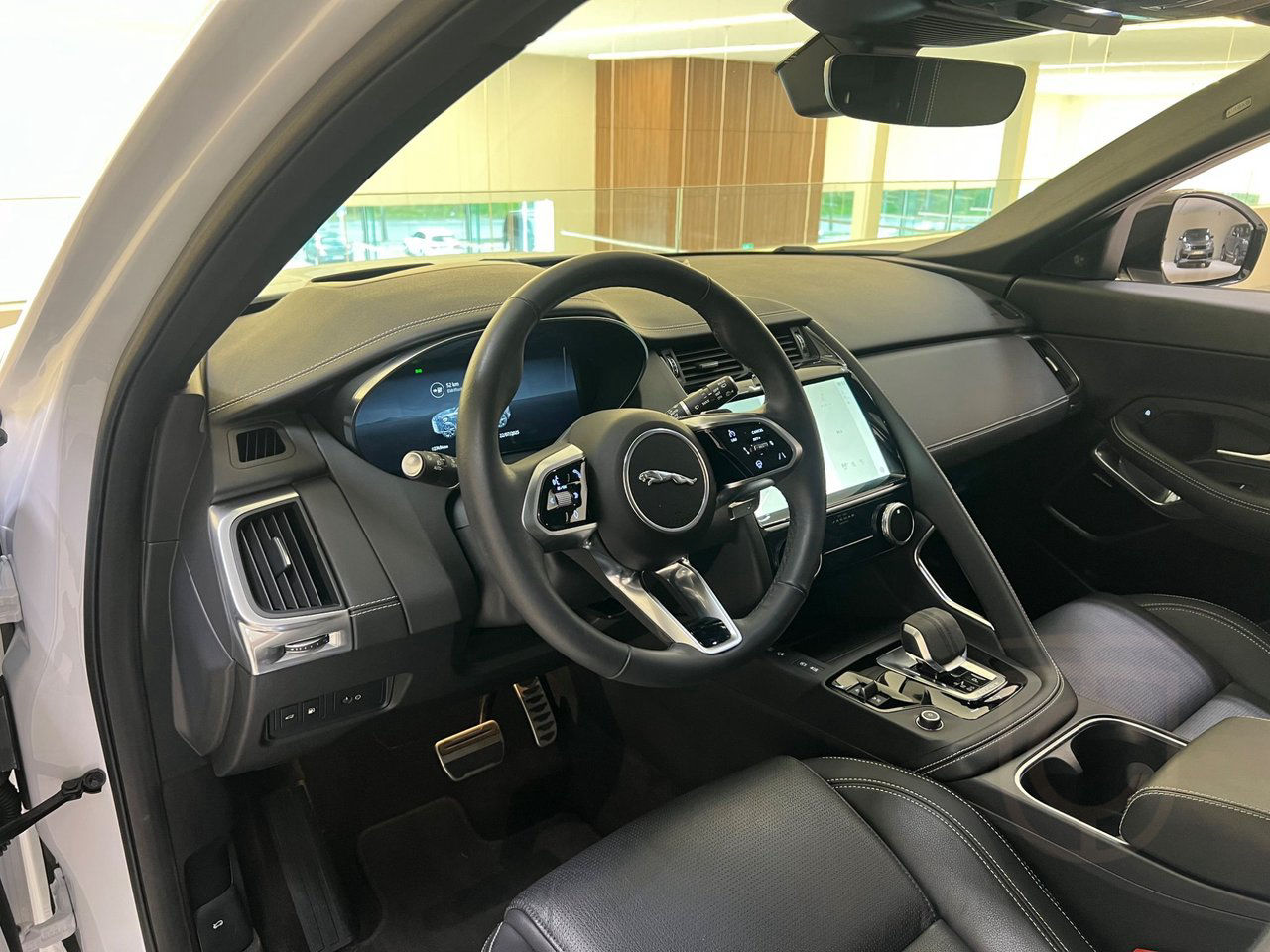 Jaguar E-Pace P300e PHEV R-Dynamic
