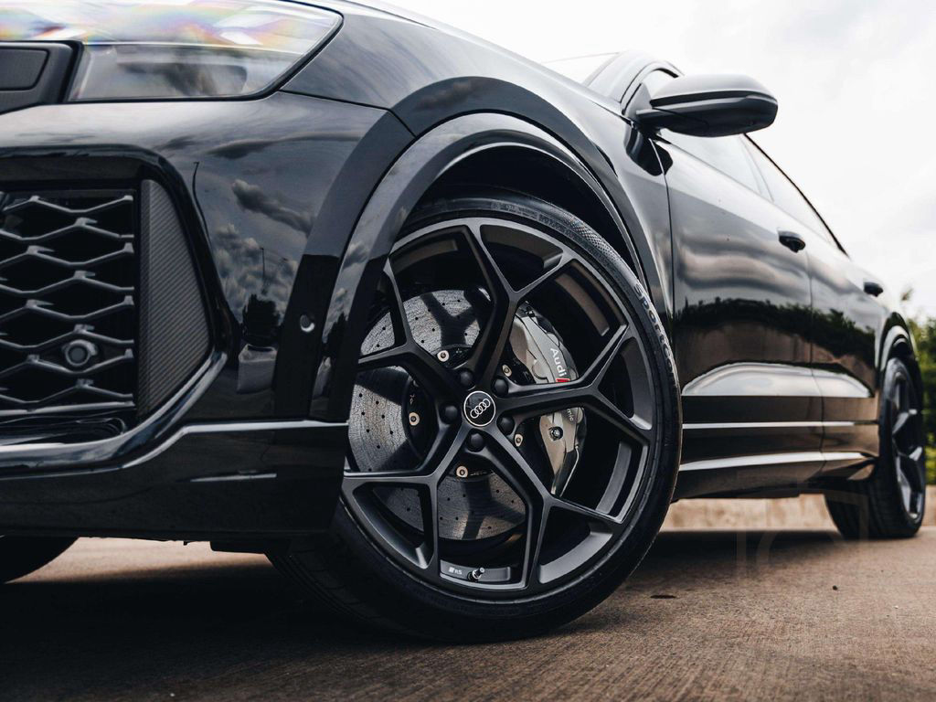 Audi RS Q8 Performance / New / Ceramic / Sunroof / Ma