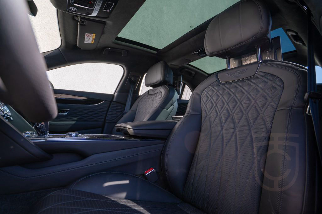 Bentley Flying Spur Azure V8 *Naim, Rotating Display*