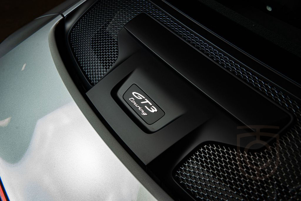 Porsche 992 GT3 Touring / 1520km / Houndstooth / VAT