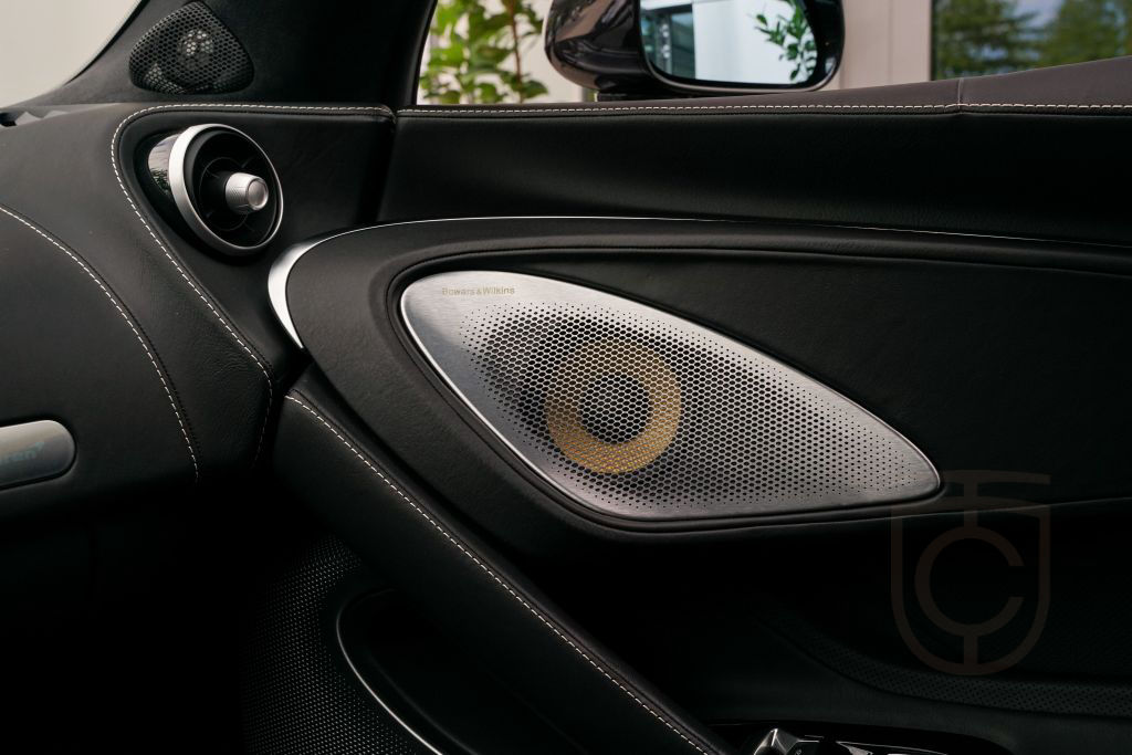 McLaren GT Exterior Elite Paint - Plateaux