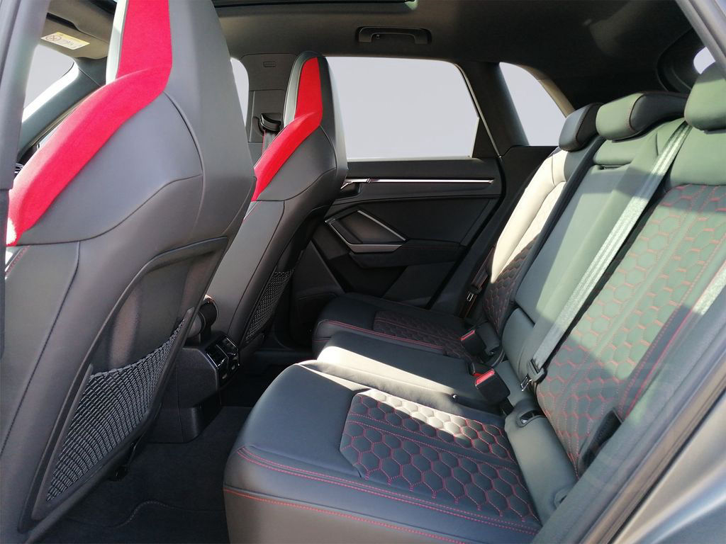 Audi RS Q3 S tronic PANO+MATLACK+280VMAX+AHK+KERAMIK