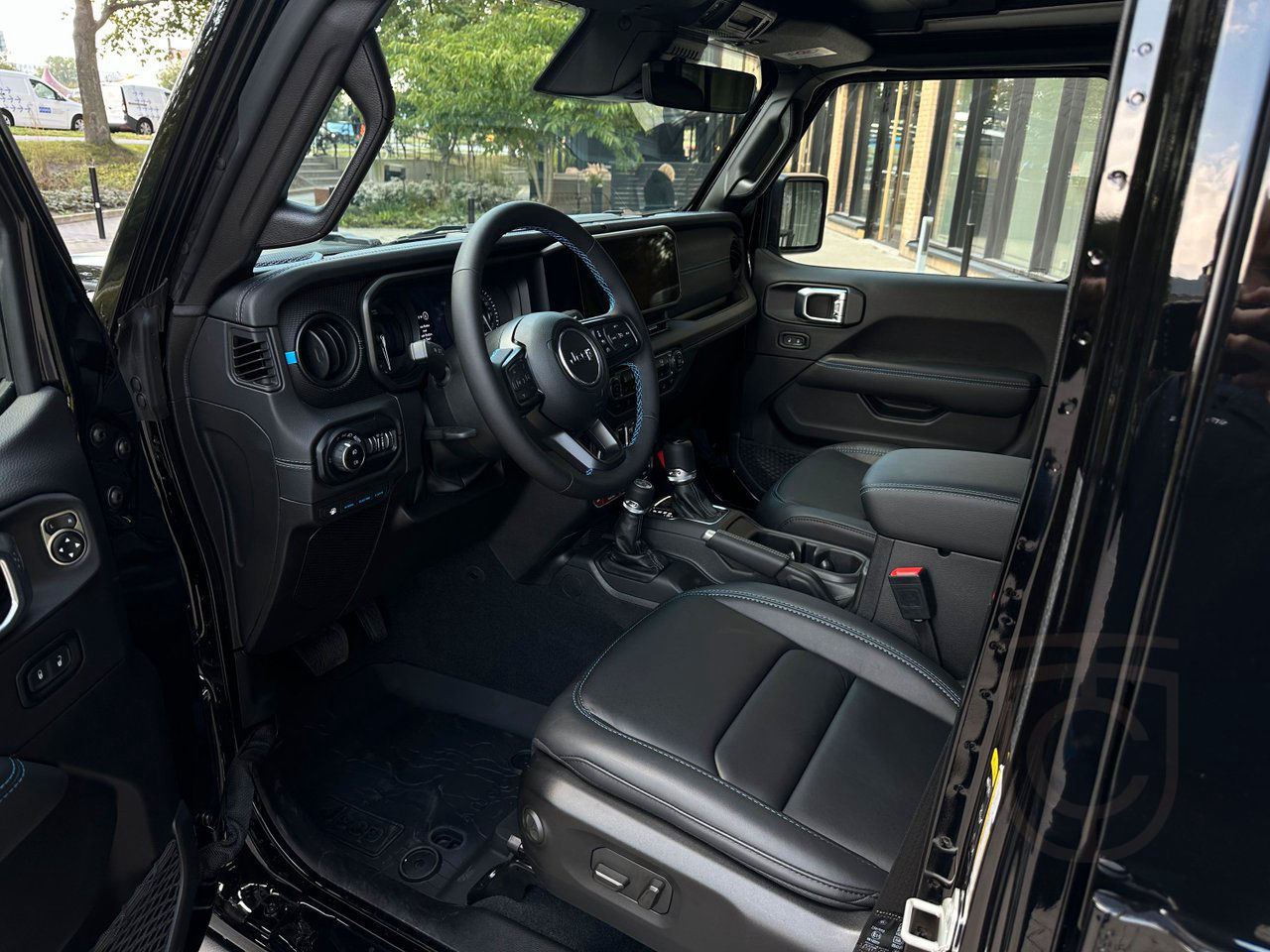 Jeep Wrangler Rubicon Unlimited Sky One Touch - FACELIFT