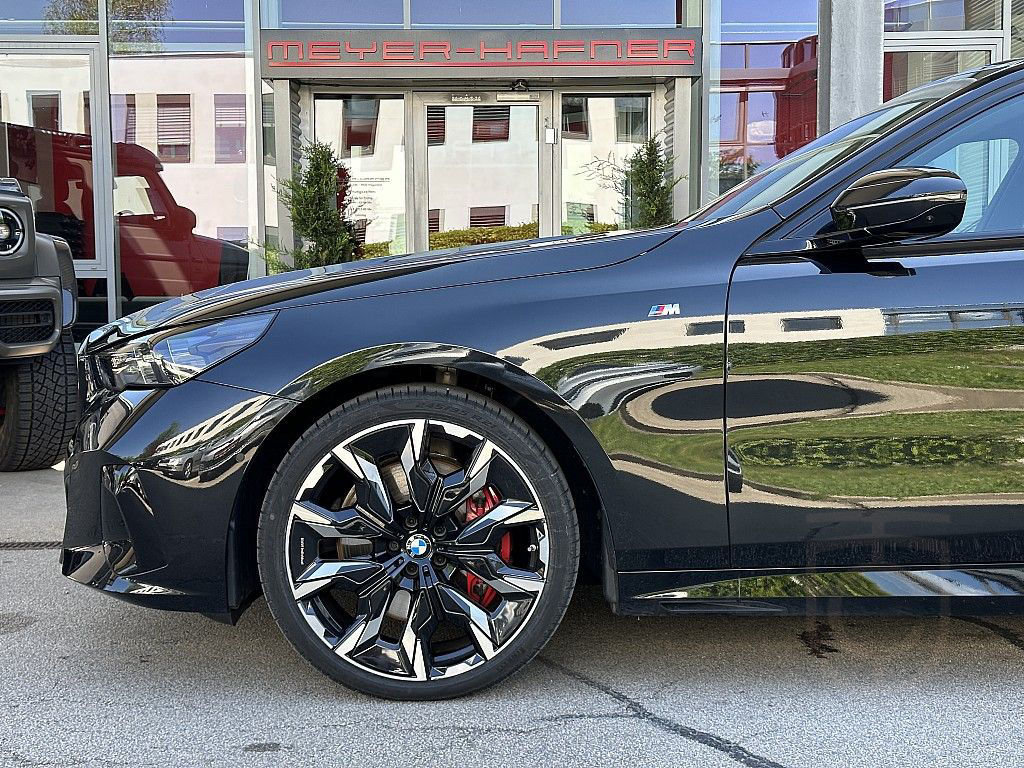 BMW 540d Touring xDrive M-Paket Aut. / AHK / Bowe...