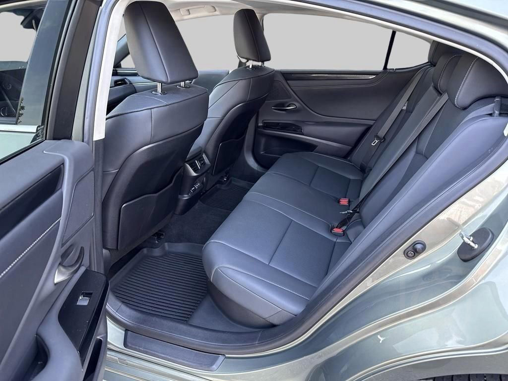 Lexus ES 300h 2.5 E-CVT Limited Edition