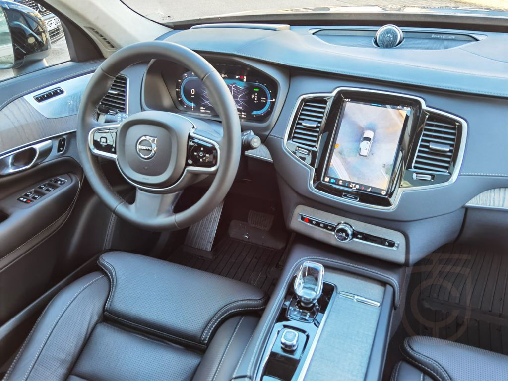 Volvo XC 90 Ultimate Dark Recharge Plug-In Hybrid AWD