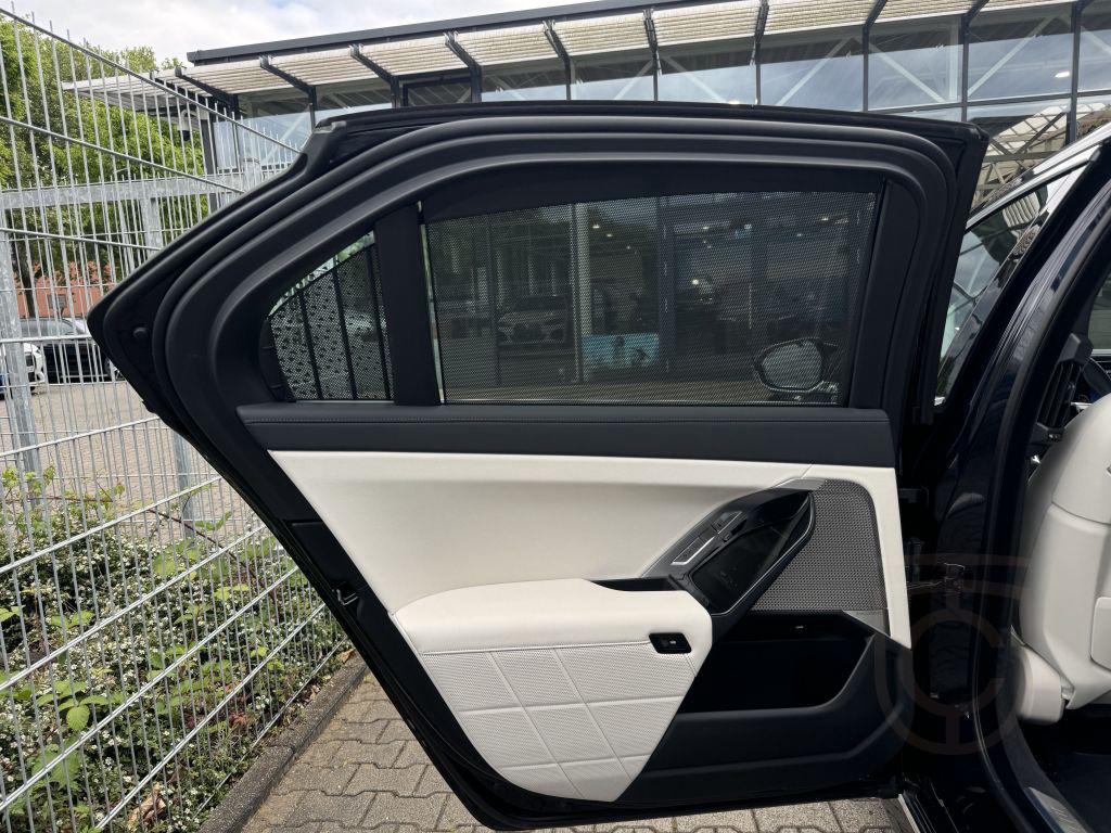 BMW M760e xDrive M Sport Massage Sitzlüft AHK DA-Pro