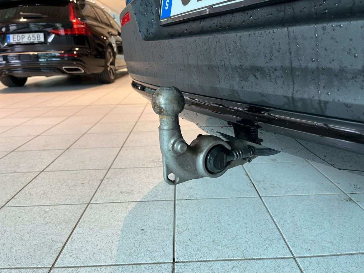 Volvo XC40 Recharge Single Motor Extd R Core
