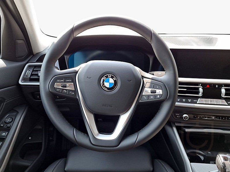 BMW 330e Limousine