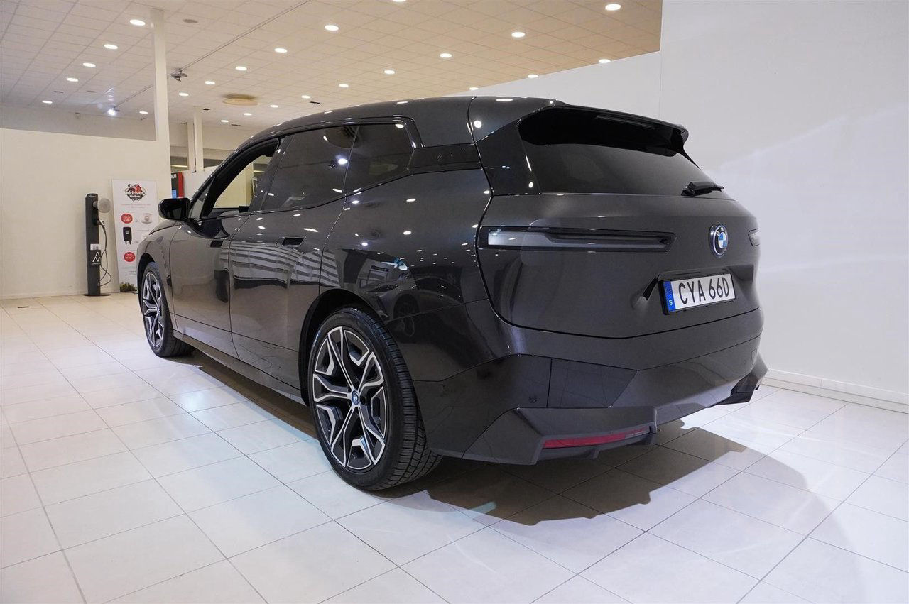 BMW iX xDrive50 Sportpaket Laserlights 22 Serviceavtal