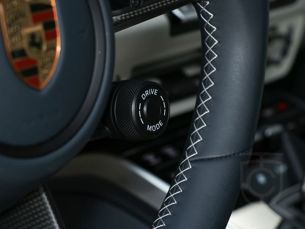 Porsche 992 911 Turbo S Cabrio Leder-crema Burmester