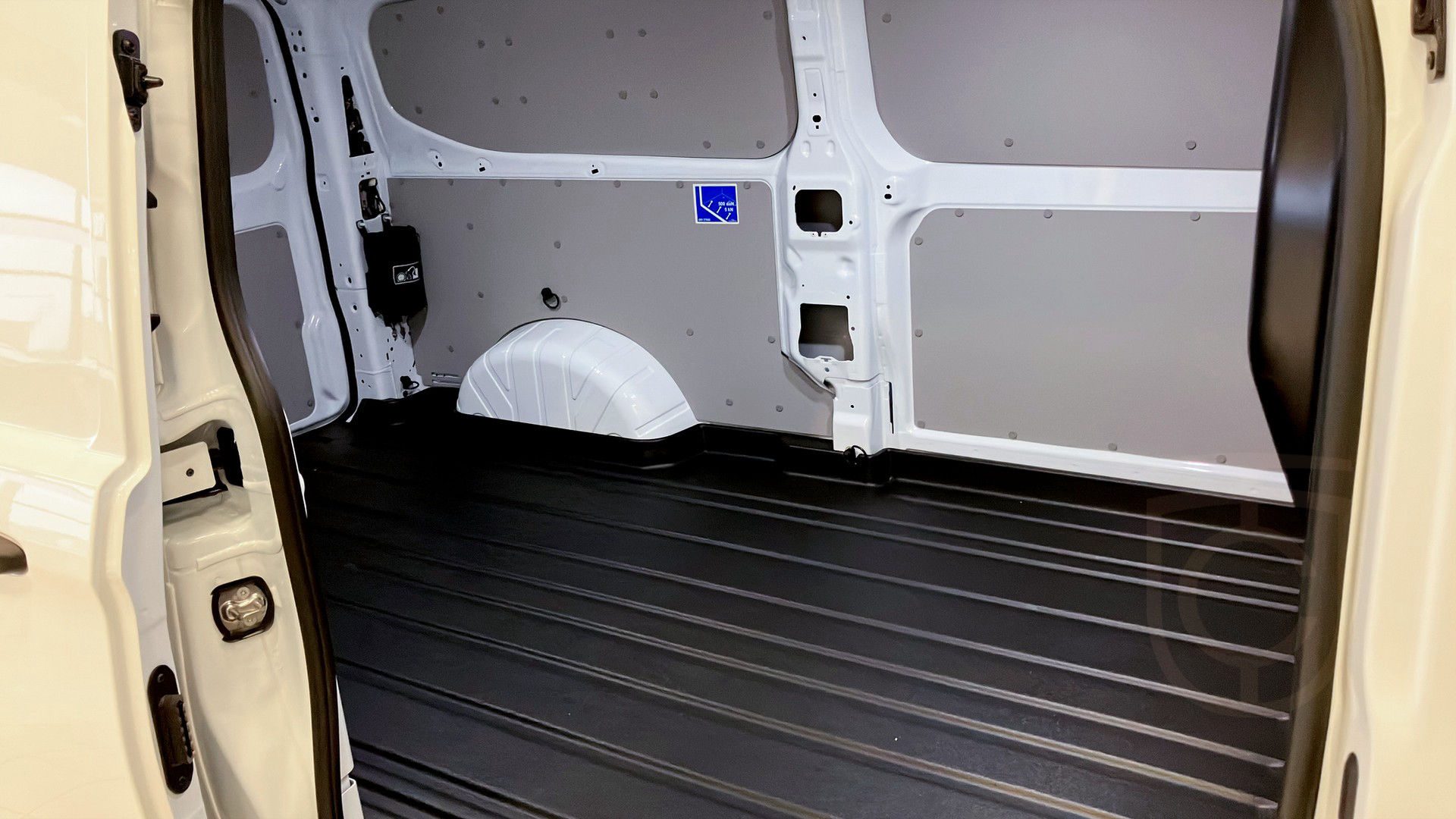 Ford E-Transit Custom 320