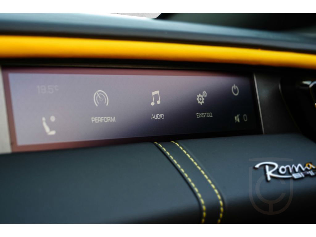 Ferrari Roma Spider *Carbon+LED*MagneRide*Passenger-Disp