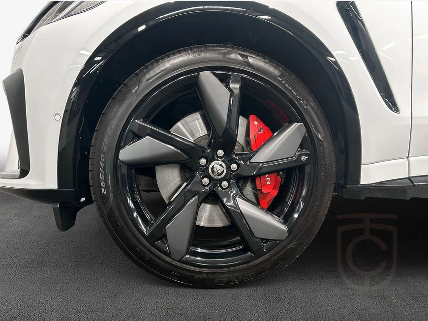 Jaguar F-Pace P550 AWD SVR