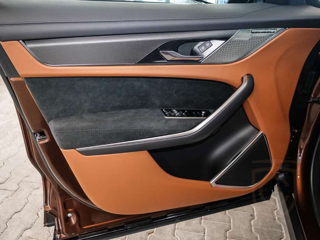 Jaguar F-Pace SVR AWD P550 SPICED COPPER EDITION