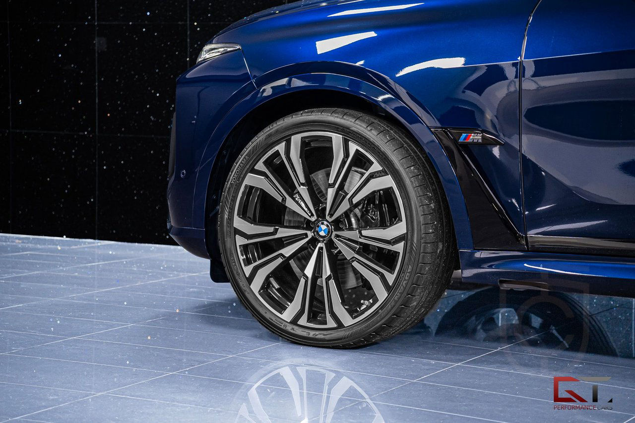 BMW X7 M60i