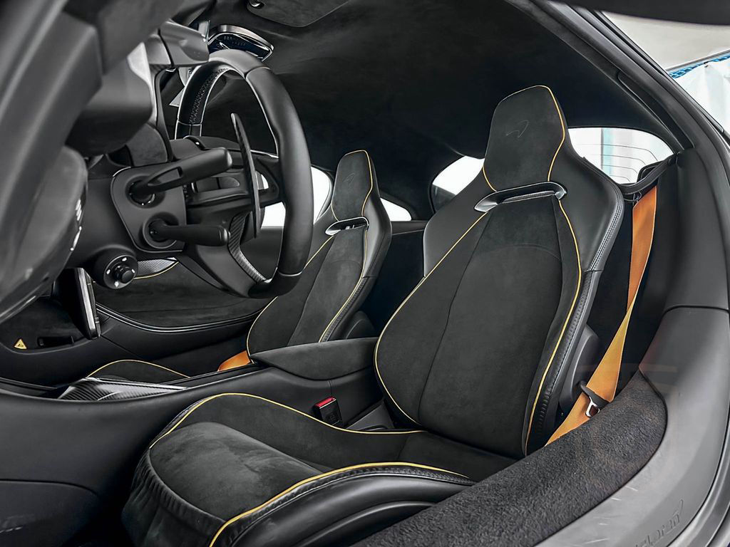 McLaren Artura Performance - McLaren Milano