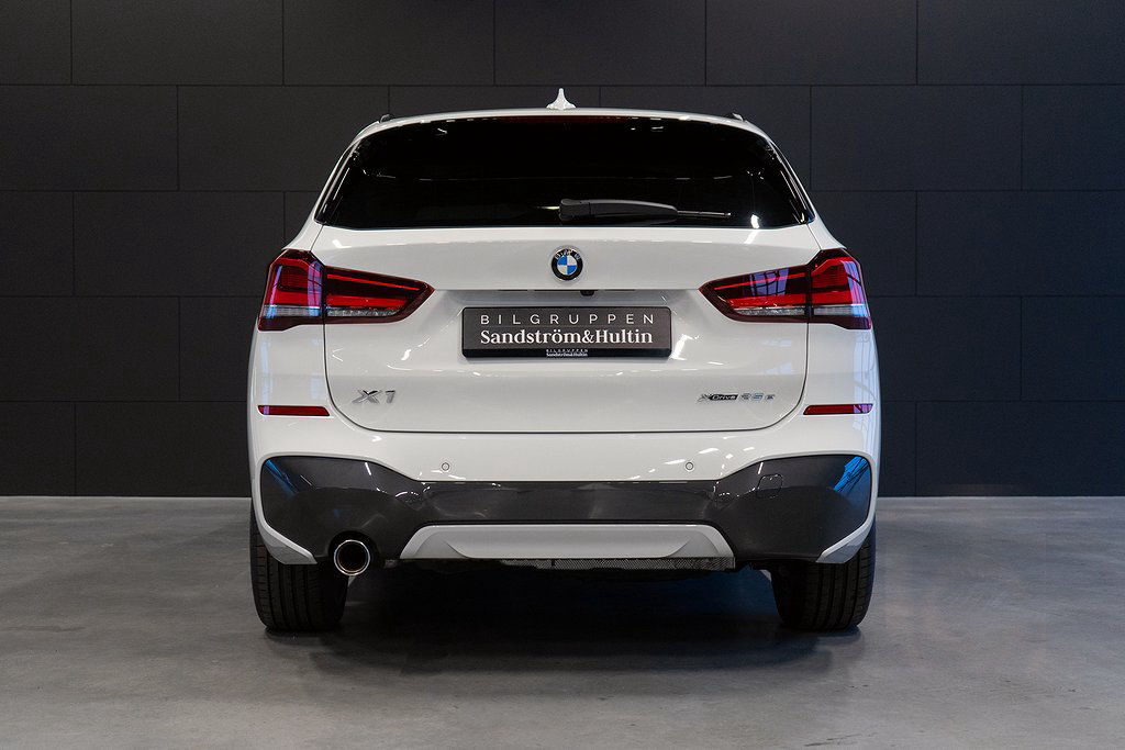BMW X1 xDrive 25e M-Sport / Connected / Läder / Drag/ 19 tum