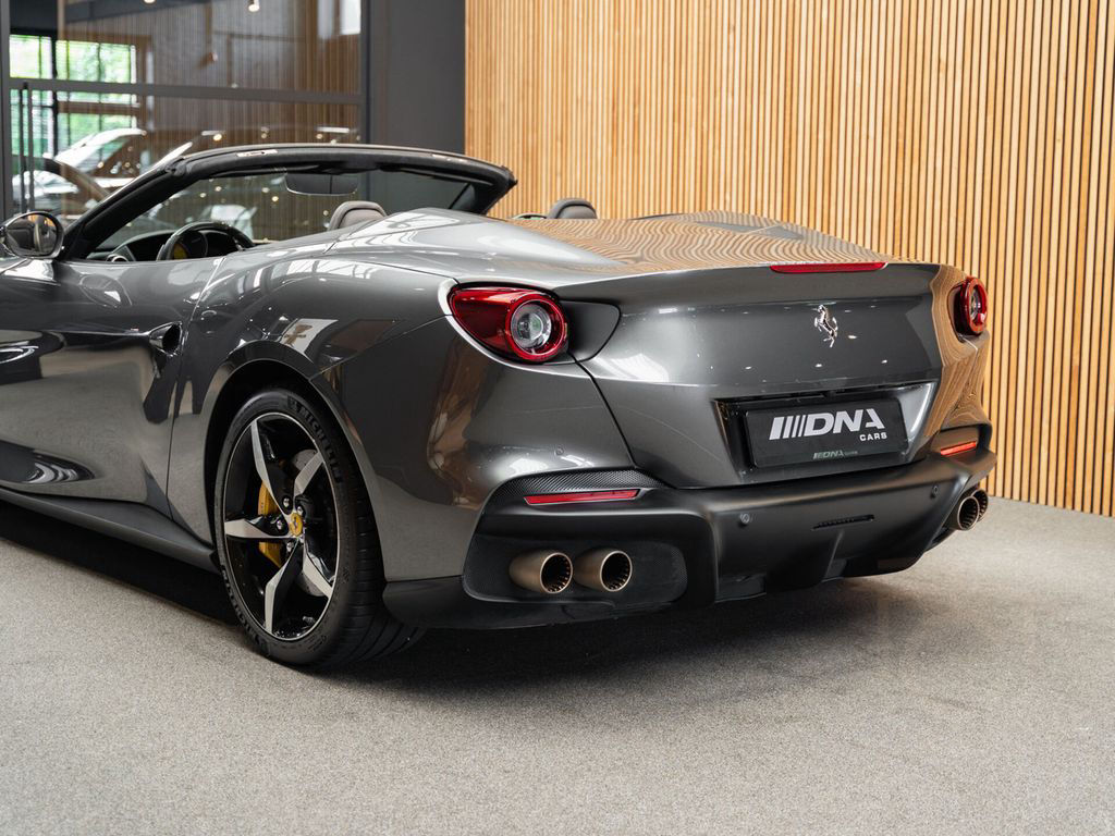 Ferrari Portofino M V8 HELE Carbon Daytona Seats 3.9 Por