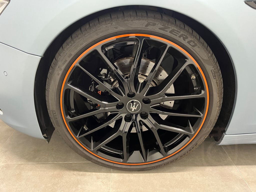 Maserati Ghibli SQ4 F Tributo Sondermodell, Pano, KW, ...