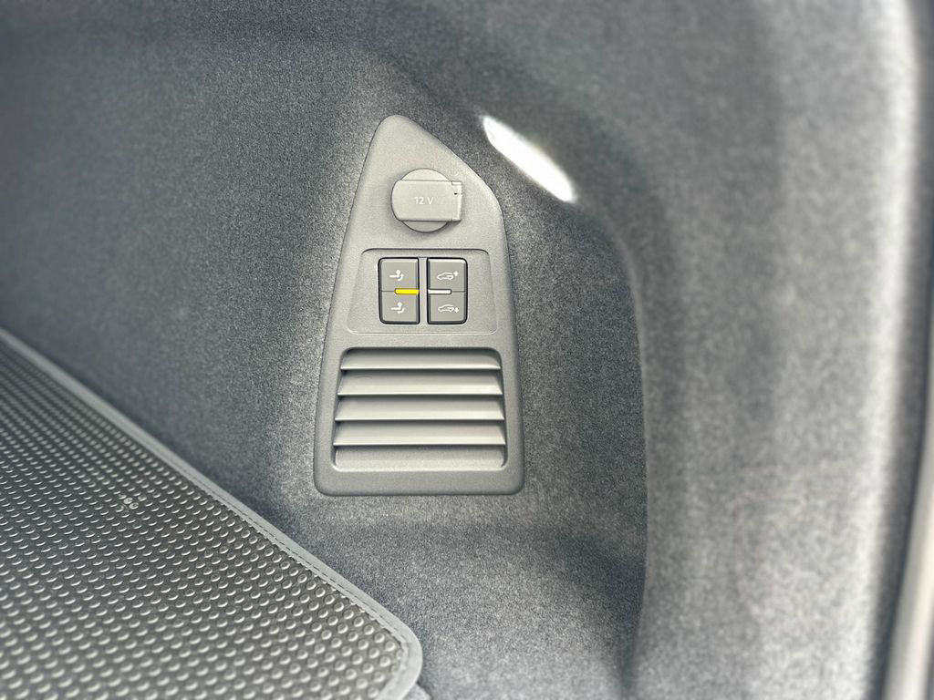 Volkswagen Touareg R eHYBRID+AHK+PANO+DYNAUDIO+SOFTCLOSE