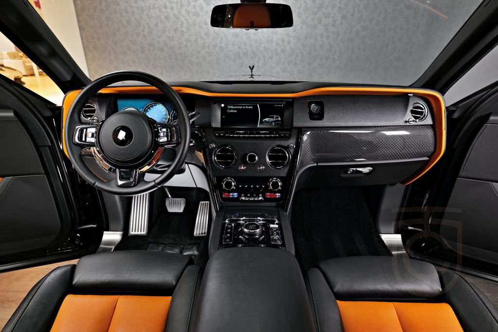 Rolls-Royce Cullinan Black Badge / PANO / MASSAGE / AUDIO