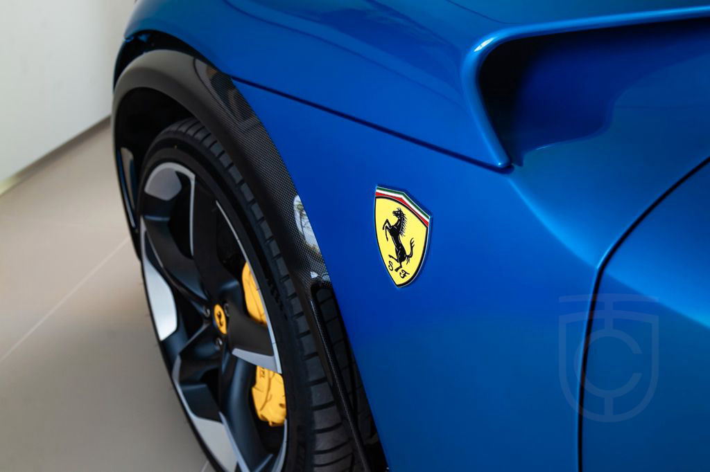 Ferrari Purosangue V12 DCT - Blu Corsa, Visual Carbon