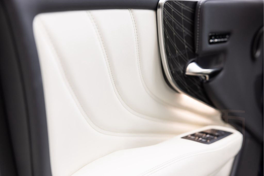 Lexus LS 500 500h AWD President Line | Ottoman seat |