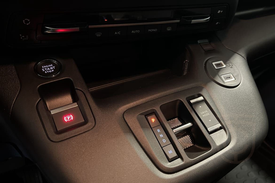 Opel Combo  L1 130 AT8 ELITE