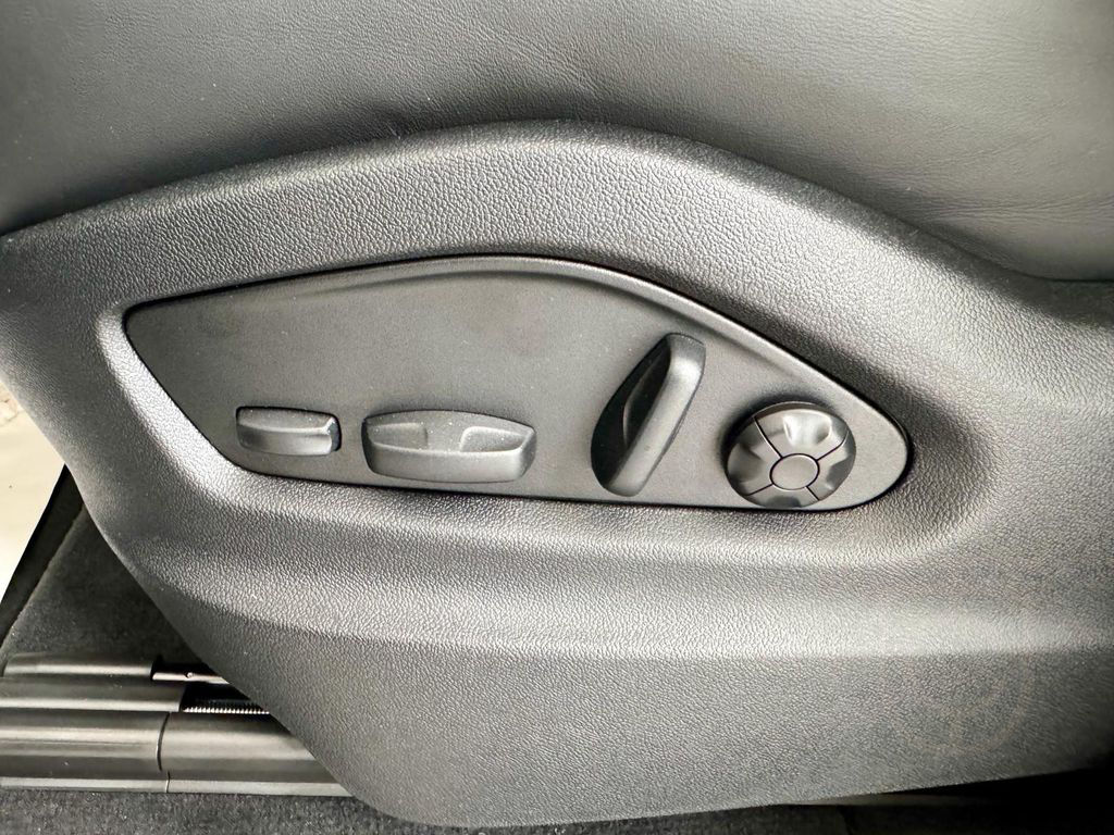 Porsche Cayenne Coupe Facelift MY25/w-sw/Mass/Mtx/14W/21